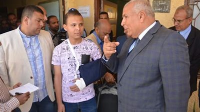 خلال اليوم الثاني من عملية الاستفتاء على التعديلات الدستورية.. محافظ الوادي الجديد يتفقد عددًا من اللجان بمدينة الخارجة