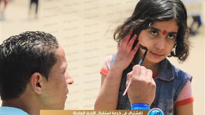 رسم أعلام مصر.. احتفالات الناخبين بدار السلام في الاستفتاء على الدستور (صور)