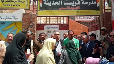 رئيس مدينة قويسنا بالمنوفية يستقبل البعثة الدولية لمتابعة الاستفتاء (صور)