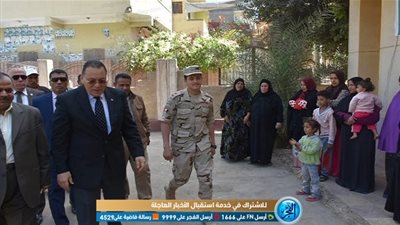 محافظ الشرقية يتابع سير عملية الاستفتاء من مركز طب الأسرة بأبو كبير (صور)