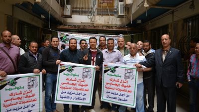 العاملين في 