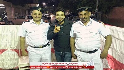 أحمد جمال يدلي بصوته في الاستفتاء على الدستور (صور)