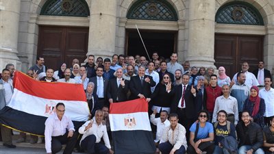 مشاركة طلاب وأعضاء هيئة تدريس وموظفي جامعة القاهرة في الاستفتاء (صور)