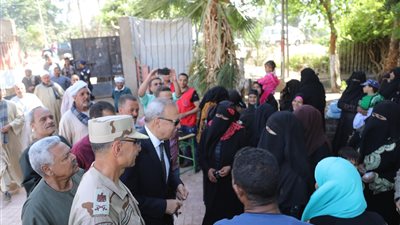 محافظ قنا لـ