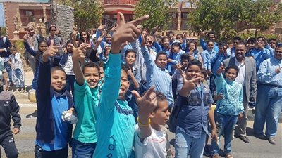 مسيرة لطلاب رأس غارب تحث المواطنين على المشاركة في الاستفتاء تحت شعار 