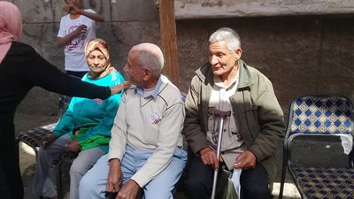 40  عامًا من الوطنية.. صديقا الطفولة يشاركان في الاستفتاء: 