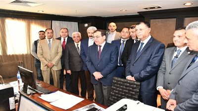 وزير البترول يتابع غرفة عمليات الوزارة لمتابعة استفتاء التعديلات الدستورية