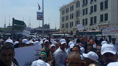 العاملون بـ