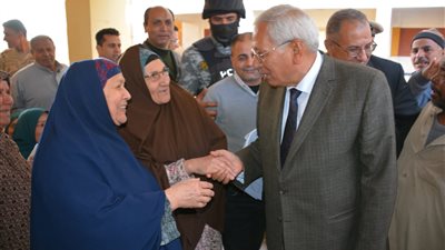 مواطنه من كفر سعد بدمياط في المنصورة انا جايه أقول موافقة