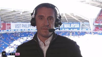 جاري نيفيل يفتح النار على لاعبي مانشستر يونايتد