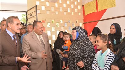 إقبال كثيف بقرية كوم أبوشيل بمركز أبنوب في أسيوط (صور)