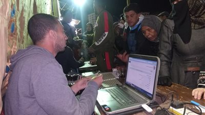 إقبال كبير من الناخبين في السويس خلال الساعات الأخيرة في الاستفتاء (صور)