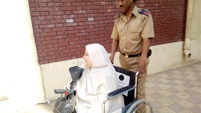 مسيرات وطنية ومساعدات الجيش للمواطنين بالغربية.. والسيدات تصدرت المشهد الانتخابي والمعاقين: مصر وقفت جمبنا 