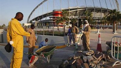 قطر تعجز عن دفع رواتب عمال كأس العالم