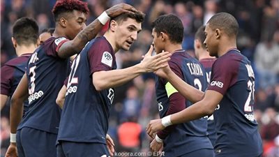 مانشستر يونايتد يسعى للتعاقد مع مدافع باريس سان جيرمان