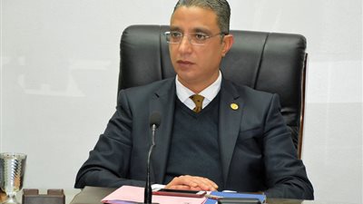 محافظ سوهاج يهنئ السيسي وقيادات الجيش بالذكرى الـ 37 لتحرير سيناء