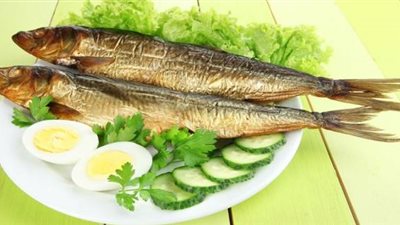 الإفتاء توضح حكم تناول الرنجة والفسيخ في شم النسيم 