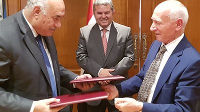  وزير قطاع الأعمال: دراسات جدوى إعادة هيكلة الشركة القابضة للقطن والغزل والنسيج