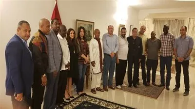 سفير مصر بتنزنيا يقيم حفل عشاء لرئيس الكاف بدعوة من مجدى عبد الغنى