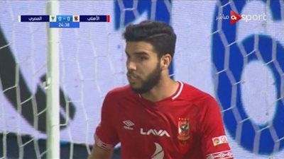 أزارو يهدر فرصة هدف للأهلي أمام المصري بطريقة غريبة (فيديو)