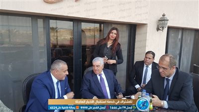 حواس يلقي محاضرة بـ