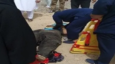 ممرضة تنقذ حياة مصاب وتسعف آخر إثر حادث مروري على طريق الهجرة