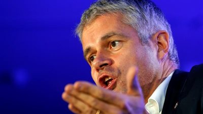 زعيم المحافظين الفرنسيين ينتقد تنازلات ماكرون للسترات الصفراء