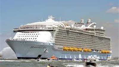 أكبر سفينة ركاب في العالم تدفع 964 ألف دولار لعبور قناة السويس 