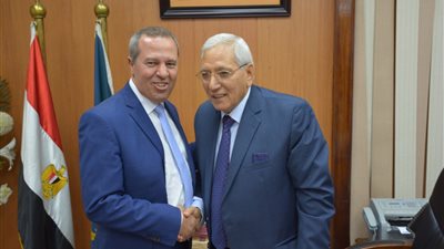 محافظ الدقهلية يتلقى التهاني بعيد القيامة المجيد