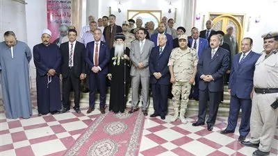 محافظ سوهاج ومدير الأمن يختتمان جولتهم بتهنئة الأخوة الأقباط بمطرانيات طهطا وطما