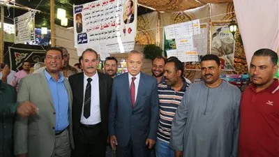 محافظ ومدير أمن قنا يفتتحان معرض 