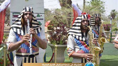 بالزي الفرعوني.. الحديقة الدولية تستقبل المواطنين في شم النسيم (صور)