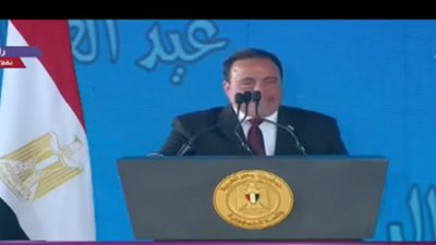 رئيس اتحاد عمال مصر: السيسي رئيس إنسان.. وندرك حبه لمصر