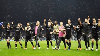 نجم أياكس يوضح حقيقة إنتقاله لبرشلونة