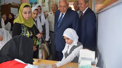 محافظ الدقهلية يتابع مسح فيروس سي بين طلاب المرحلة الإعدادية