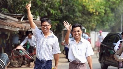 بورما تفرج عن صحفيين من 