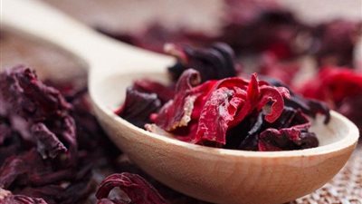 وصفات من الكركديه لحماية شعرك من التلف والتساقط