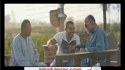 تعرف على الشخص الذي كان يراسله عمرو دياب فى إعلانه الجديد