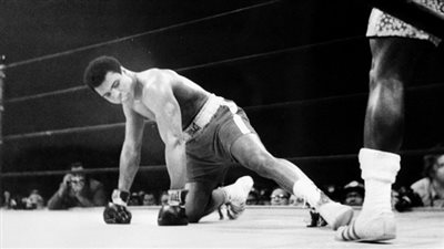 حكايات اليوم.. محاكمة محمد علي كلاي.. ورحيل أحمد مظهر