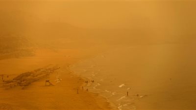 عاصفة رملية تغرق أستراليا في الظلام (فيديو)