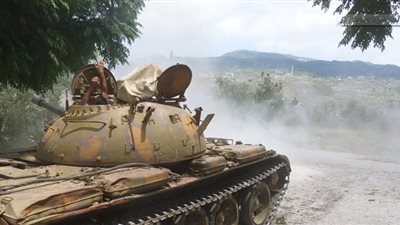 الجيش السوري يفجر عربة مفخخة يقودها انتحاري بريف حماة الشمالي