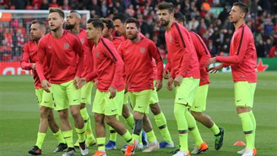 الأزمات تندلع في برشلونة.. ونجم الفريق معروض للبيع