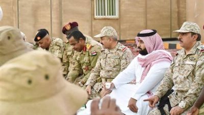 نائب أمير جازان يشارك المرابطين بالحد الجنوبي وجبة الإفطار