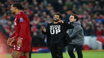 القميص الملهم لمحمد صلاح معروض للبيع (اعرف سعره)