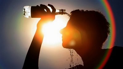 الأرصاد الجوية تحذر الصائمين من موجة حارة تضرب البلاد.. ونصائح ذهبية تقي من الإصابة بضربة شمس