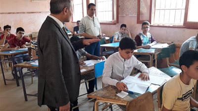 تعليم الفيوم: إحالة ملاحظان للتحقيق بلجنة مدرسة 