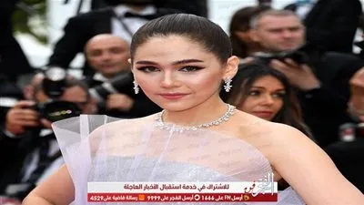 النجمة آريا هارجيت تصل لريد كاربت مهرجان كان السينمائي الـ 72 في يومه