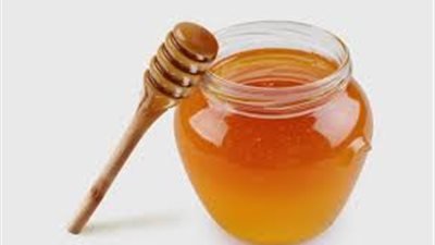 تعرفي على فوائد العسل على الريق
