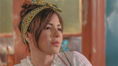 ماغي بوغصن تعتمد مكياج هادي في بروفا.. طبقيه 