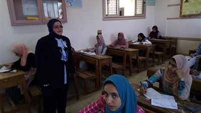 وكيل تعليم كفرالشيخ تتفقد عدداً من لجان امتحانات الإعدادية 